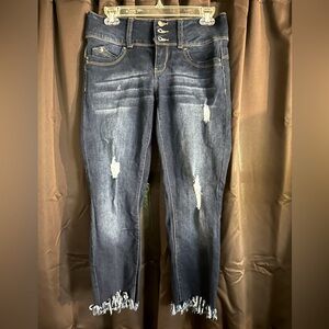 Ladies YMI Wanna Better Butt Capri Pants, Size 7, love the holes and bottom